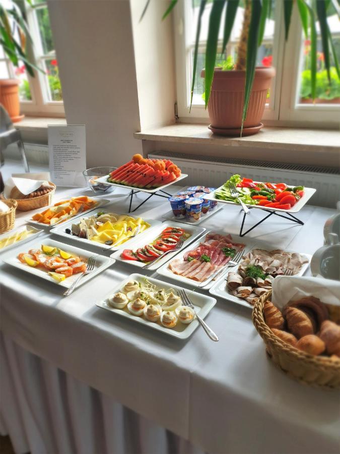 Klub Sosnowy Hotell Warszawa Eksteriør bilde