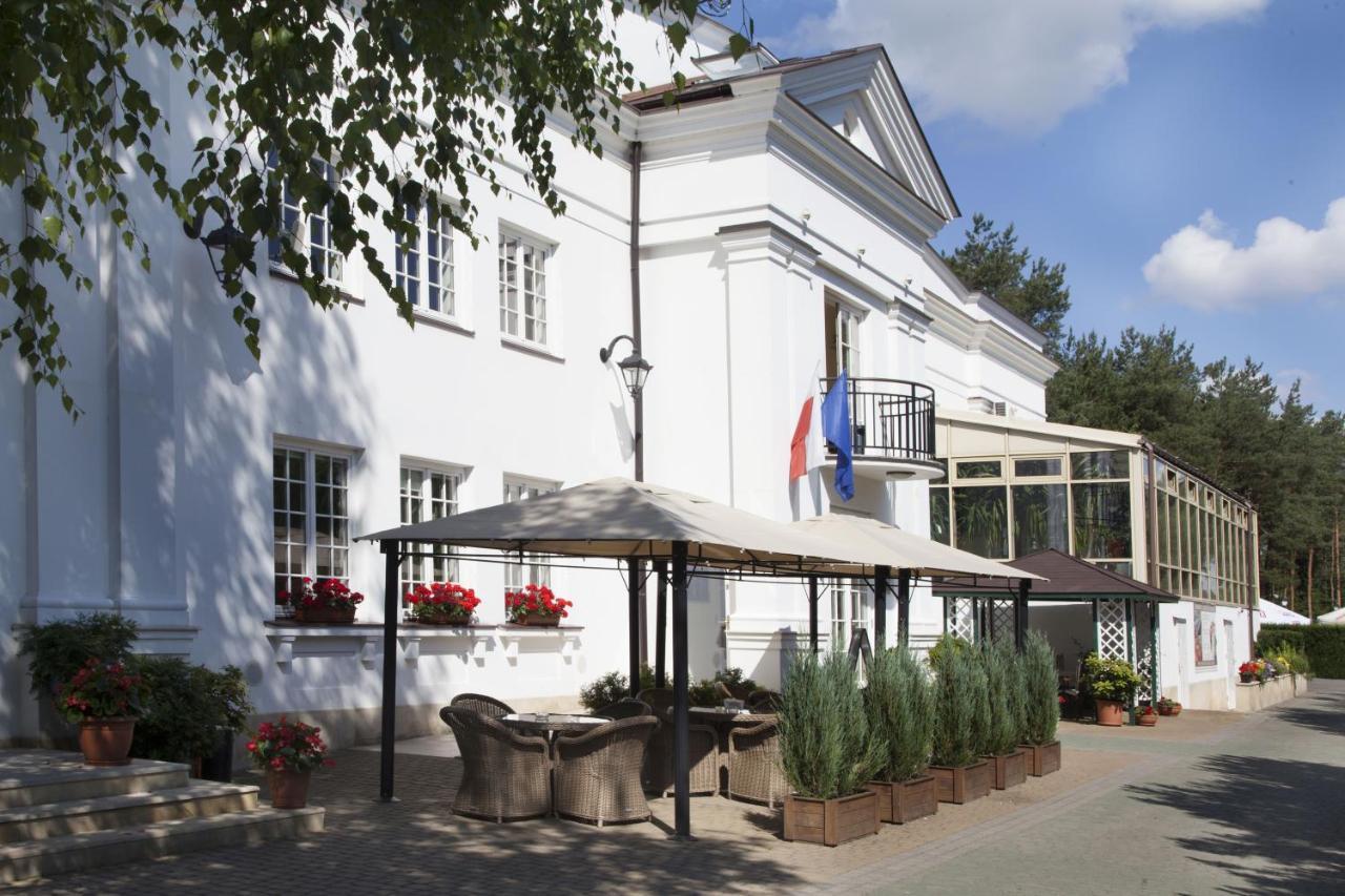 Klub Sosnowy Hotell Warszawa Eksteriør bilde